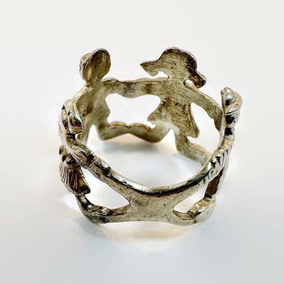 Vintage Children of the World Ring: Sterling Silver, Boy, Girl, Band, Kids - Picture 3 of 5